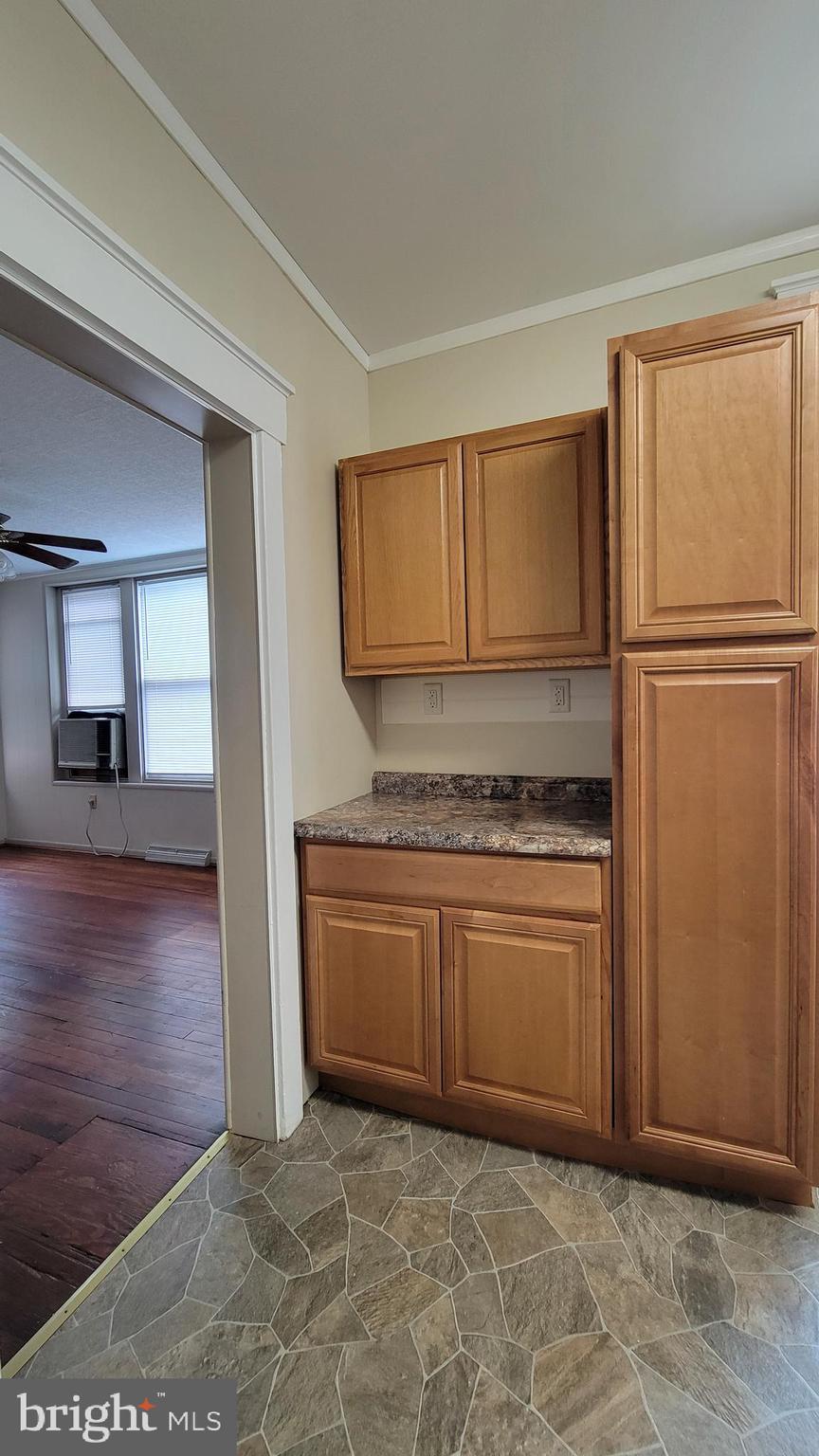 28 E Walnut St