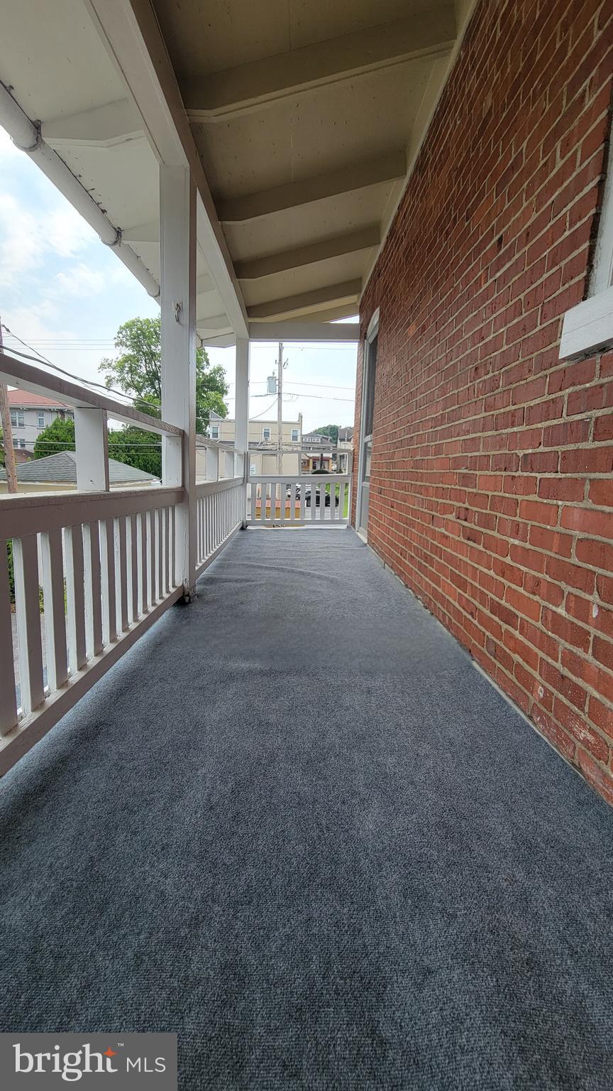 28 E Walnut St