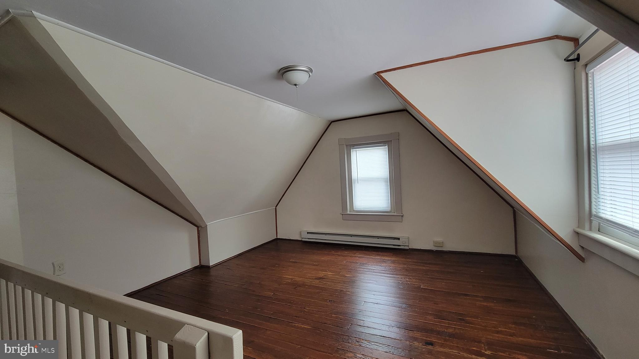 28 E Walnut St