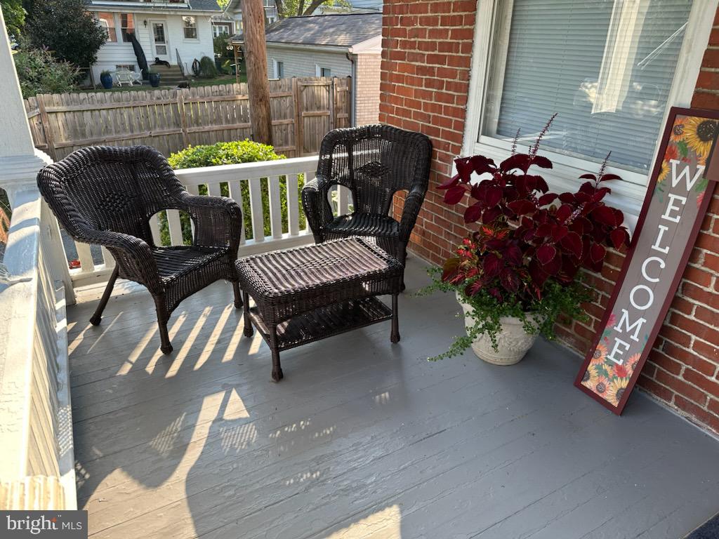 28 E Walnut St