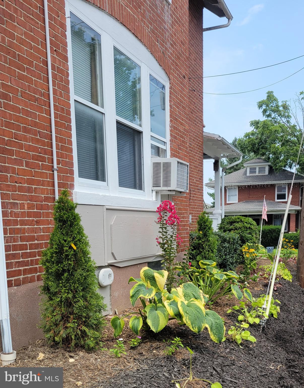 28 E Walnut St