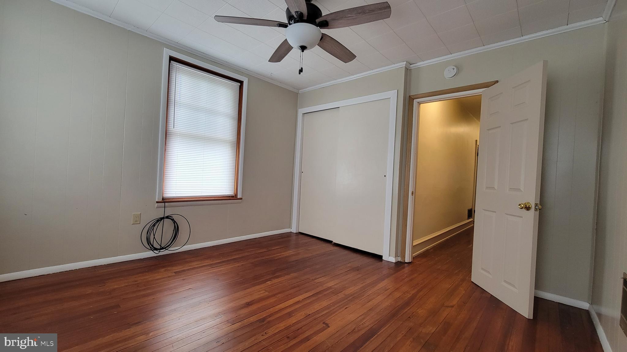 28 E Walnut St