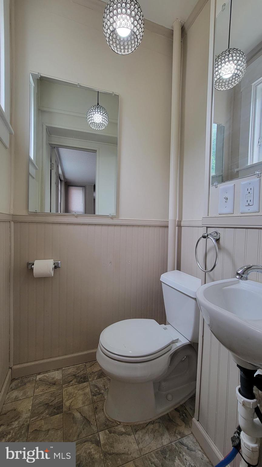28 E Walnut St