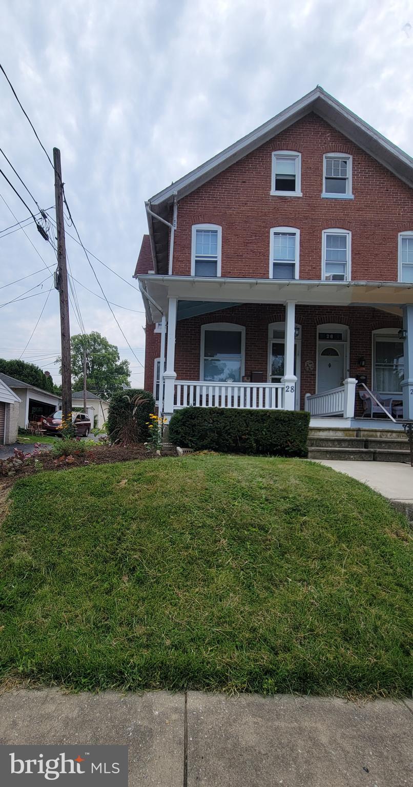 28 E Walnut St