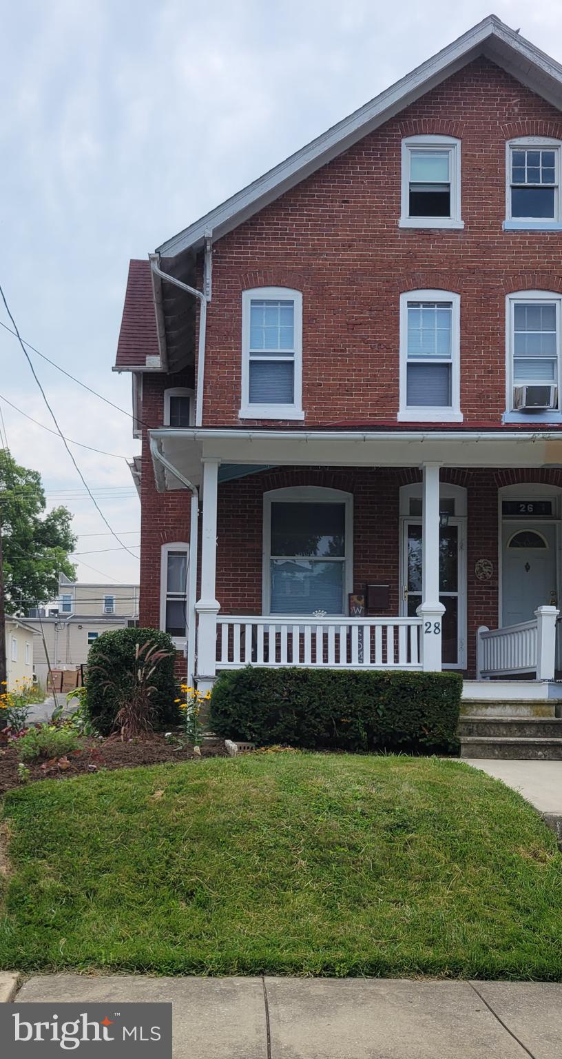 28 E Walnut St