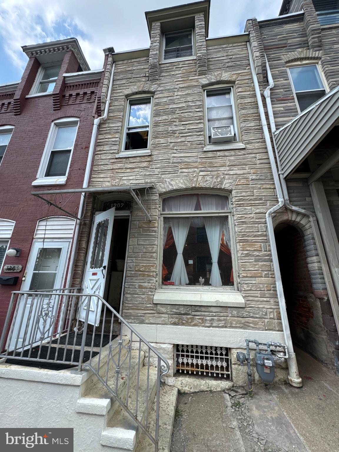 1207 Elm St