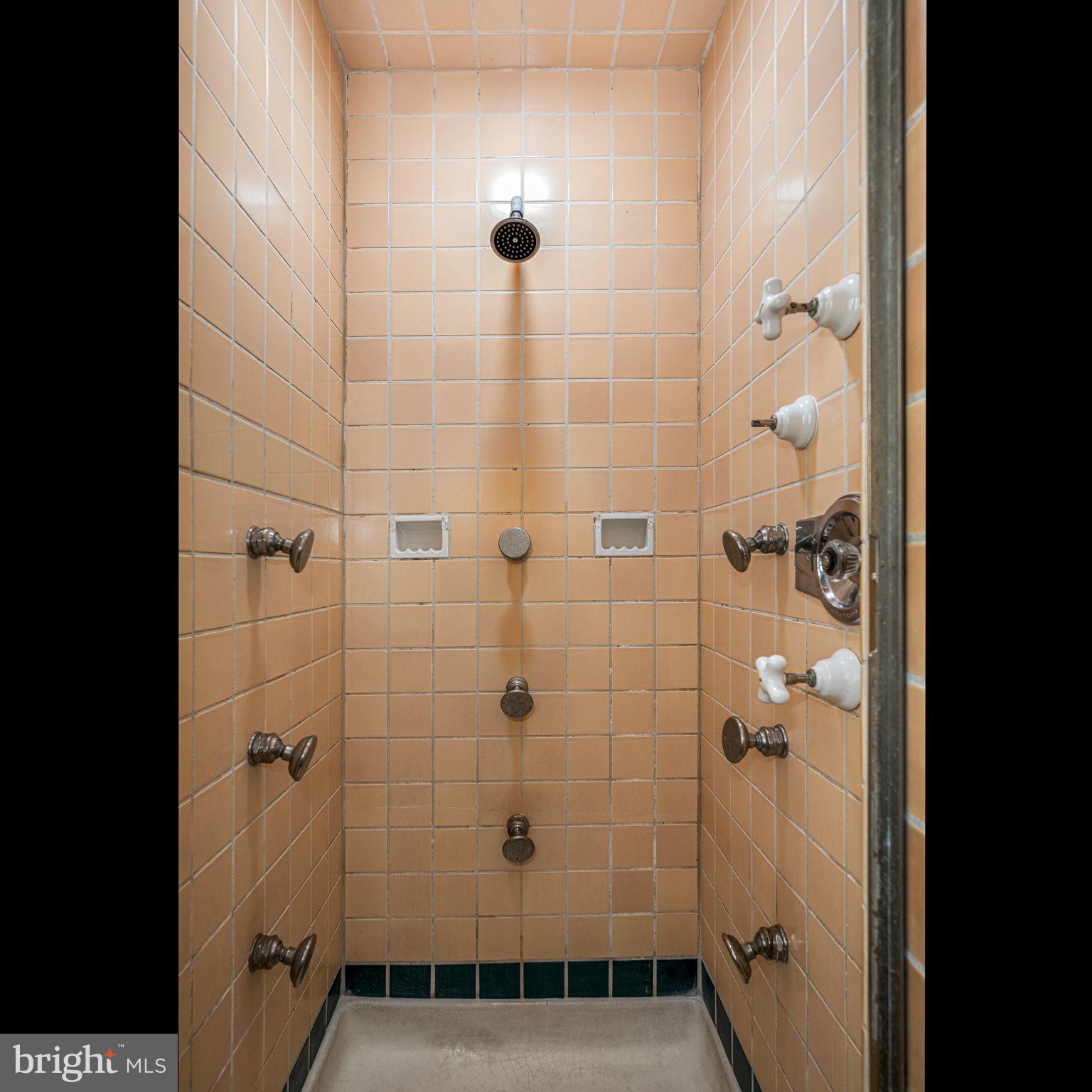 1041 Walnut St