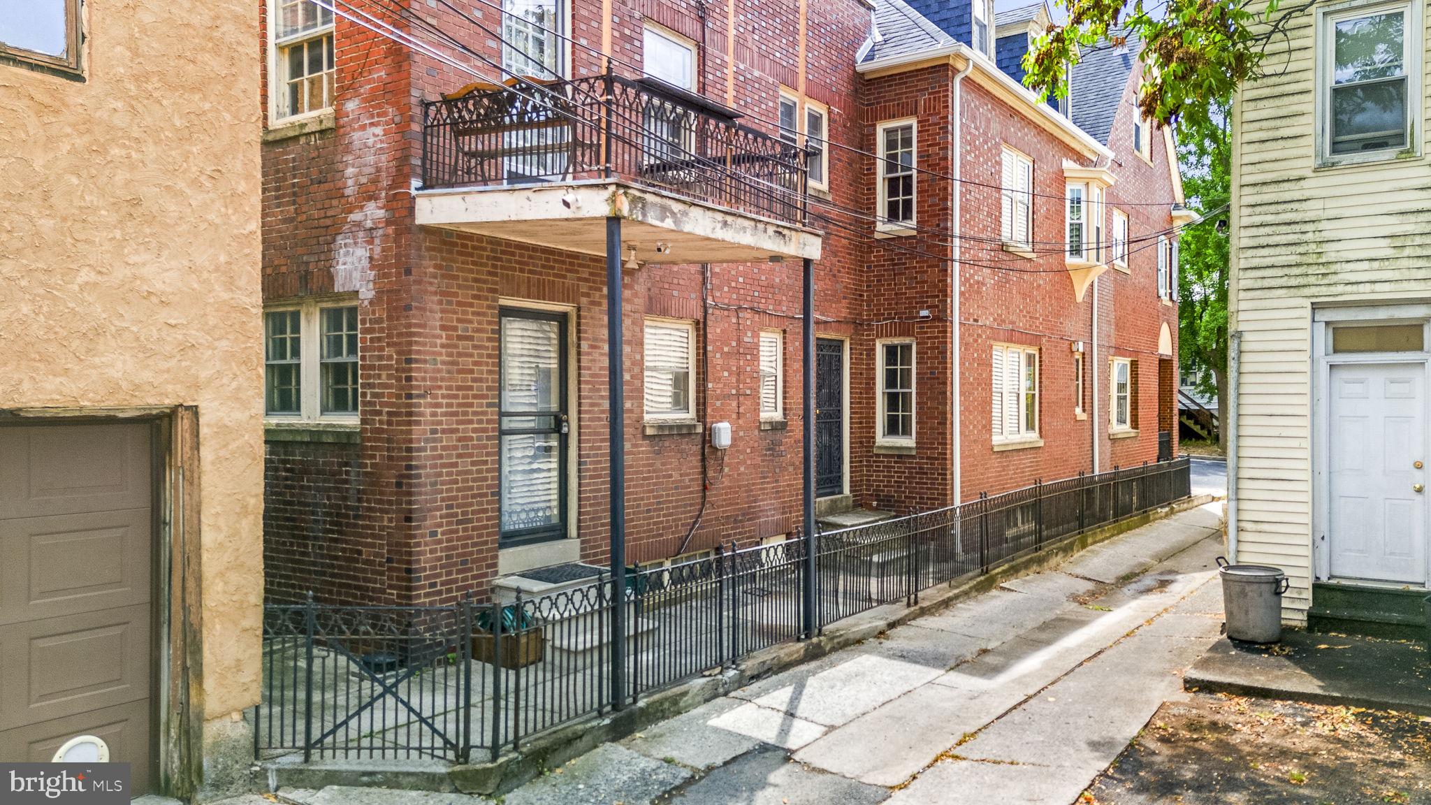 1041 Walnut St