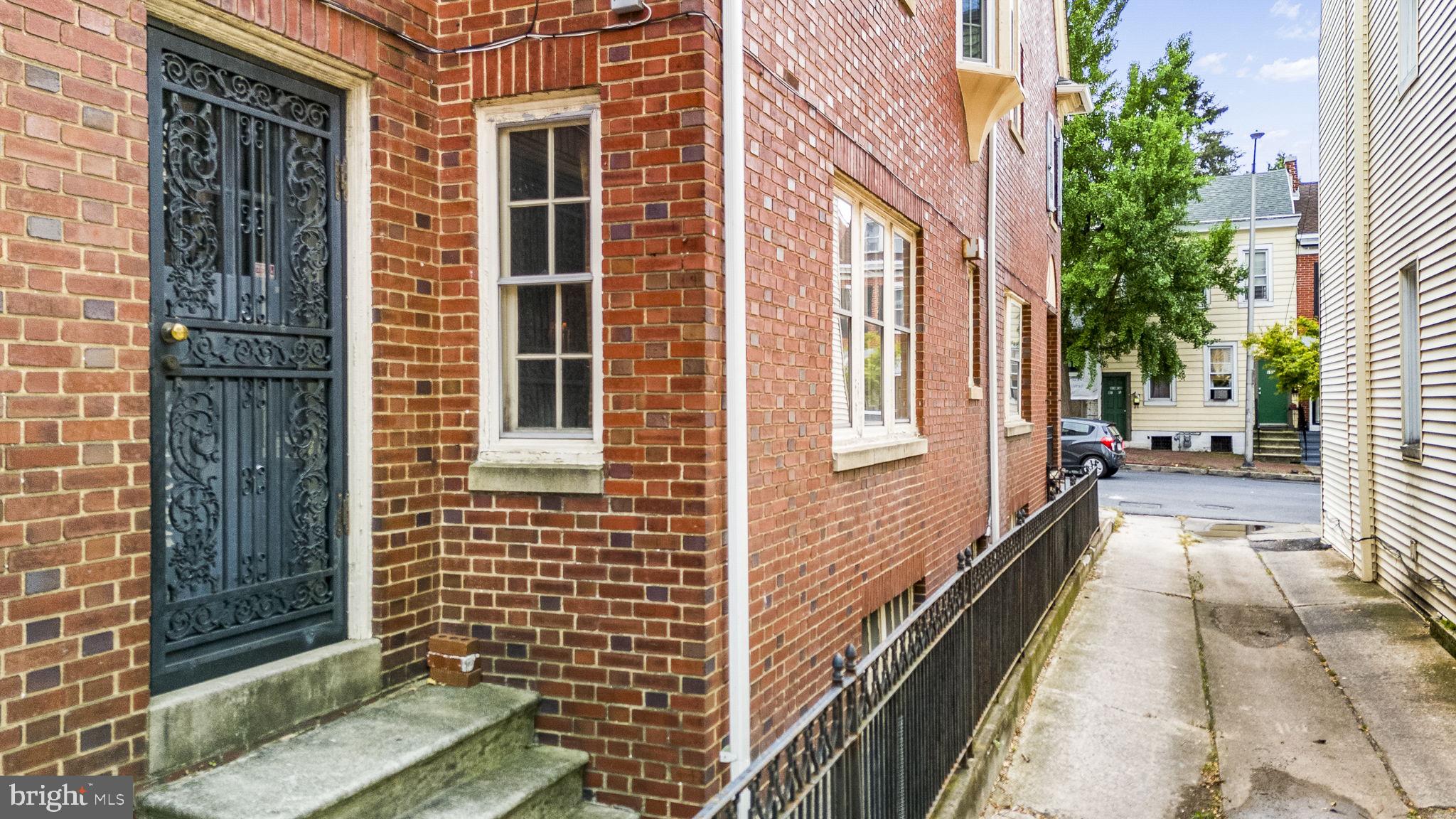 1041 Walnut St