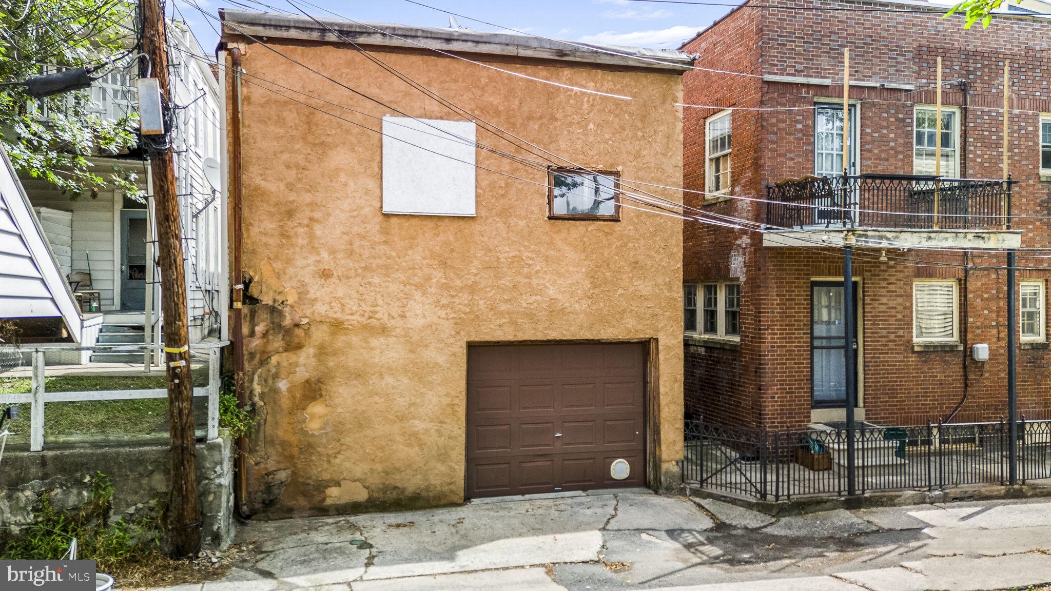 1041 Walnut St