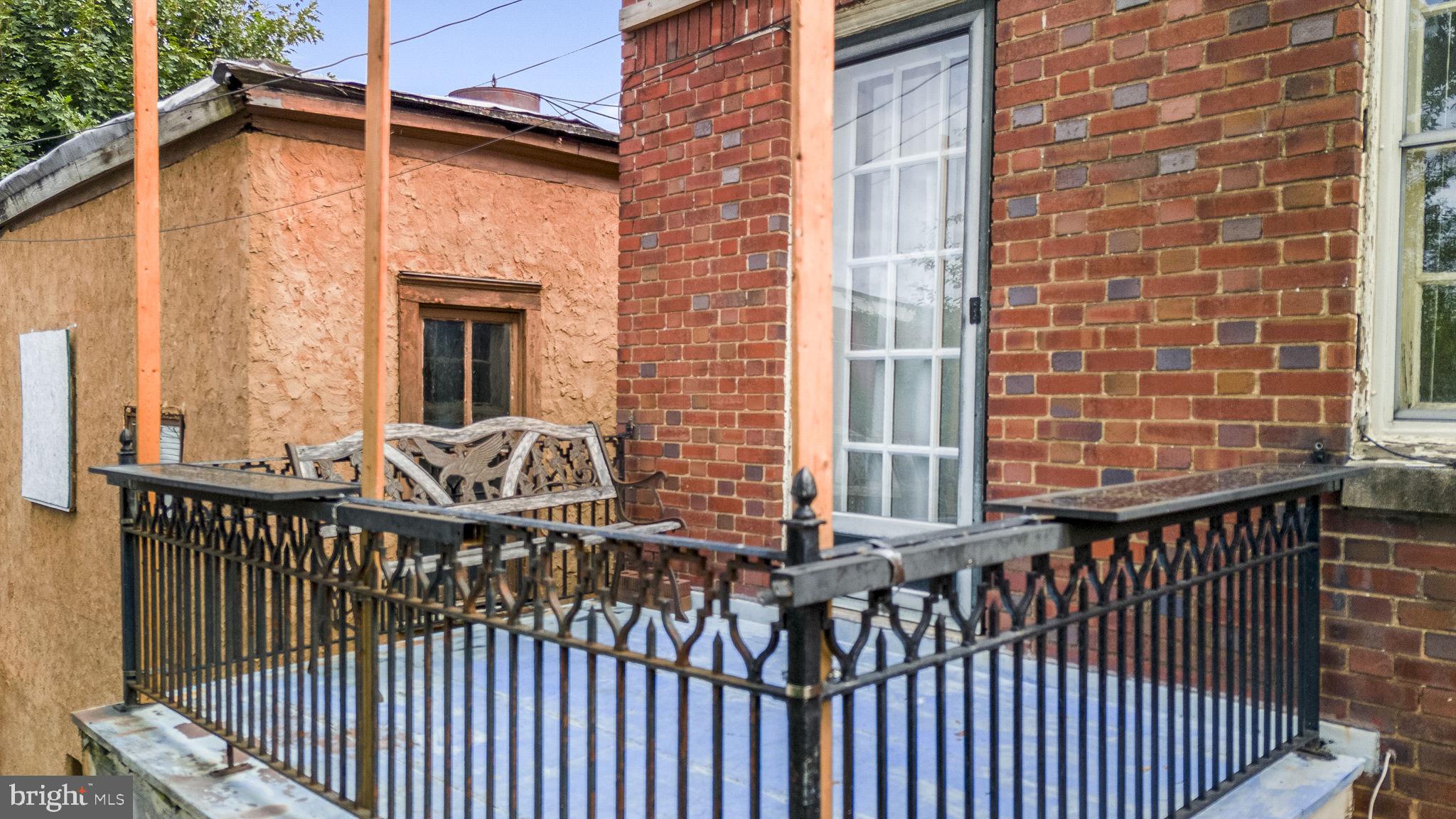 1041 Walnut St