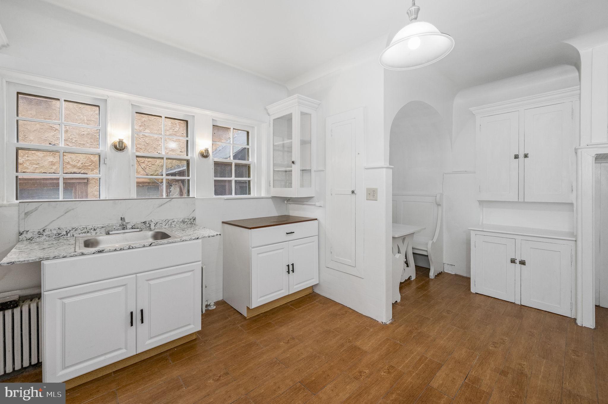 1041 Walnut St