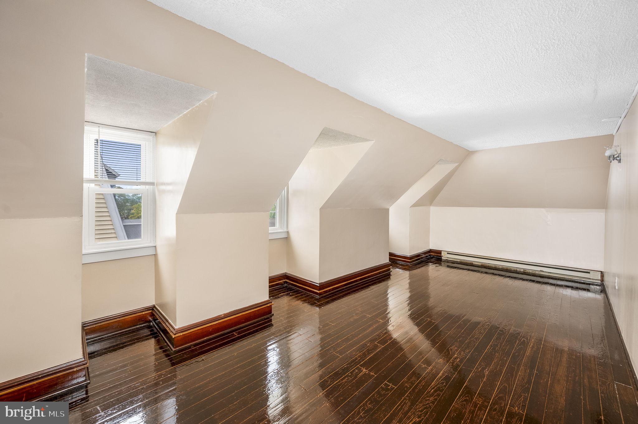 1041 Walnut St