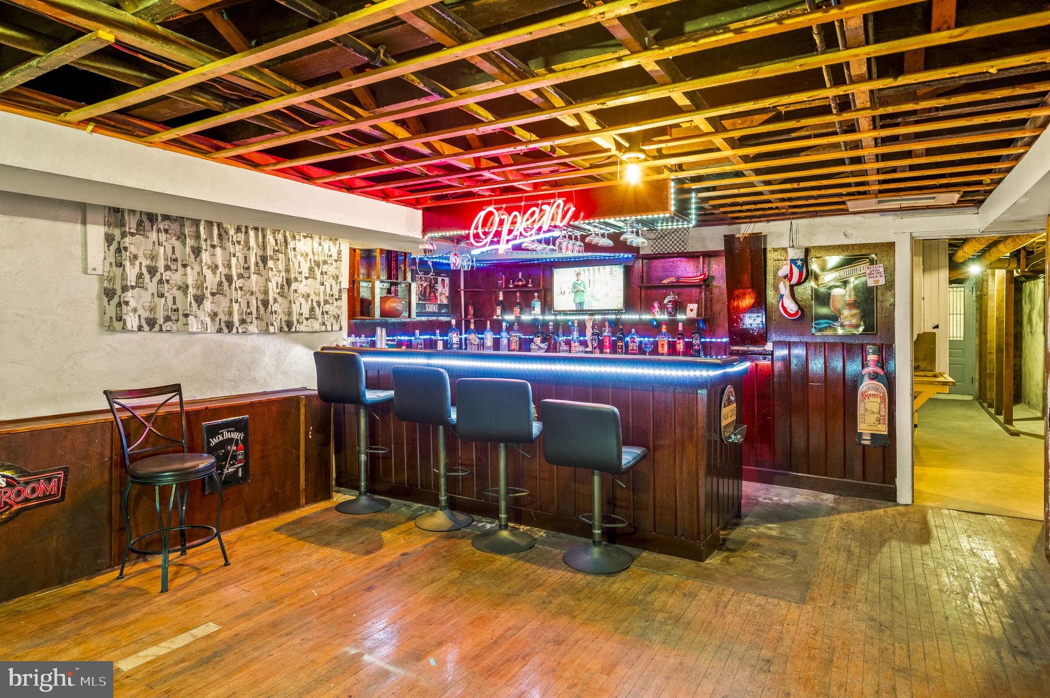 1041 Walnut St