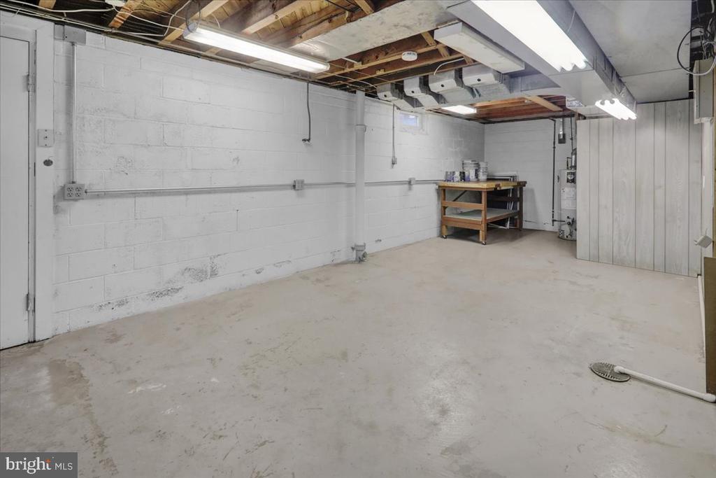 1403 COLLEGE AVENUE