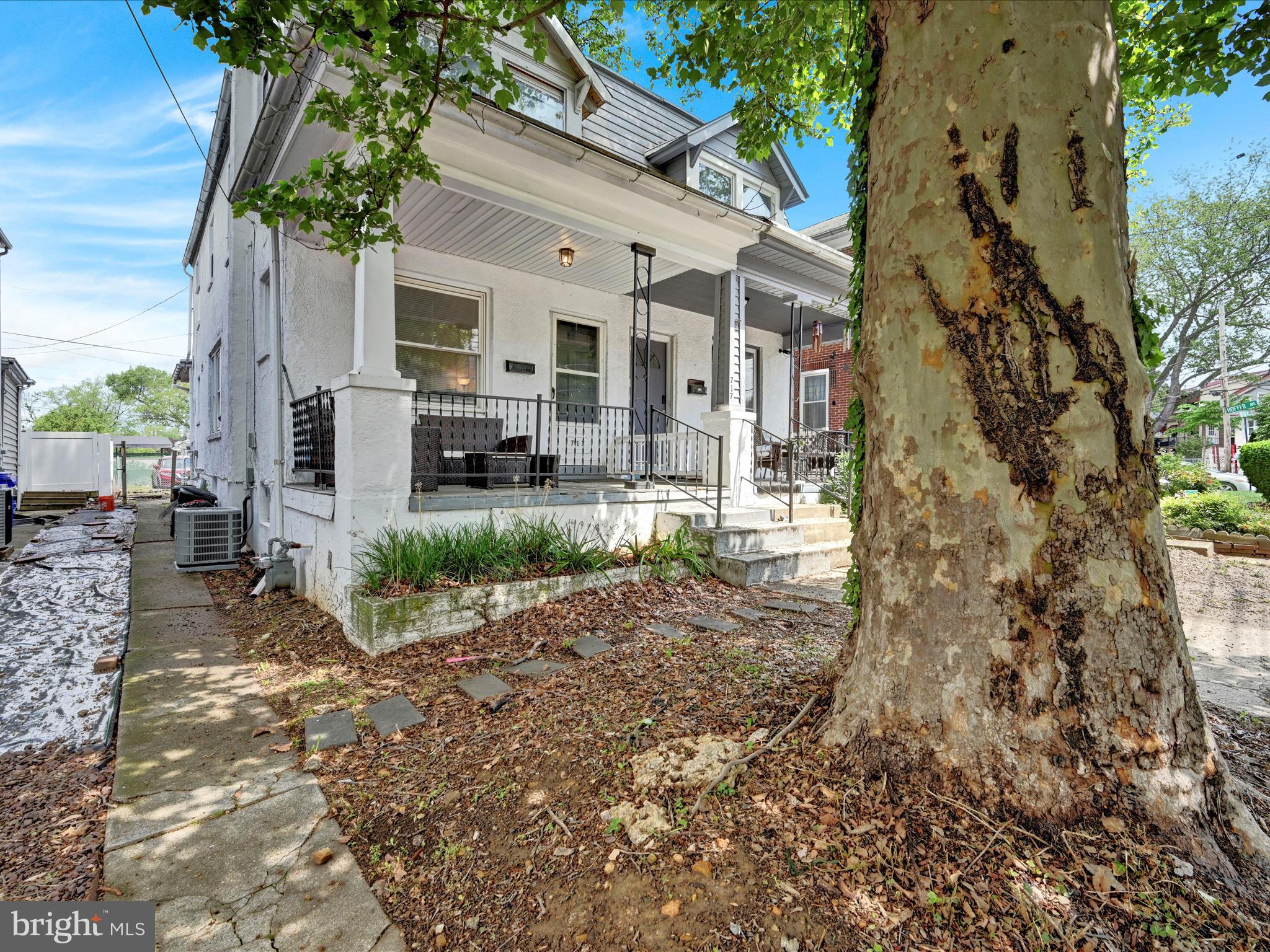 717 Crescent Ave