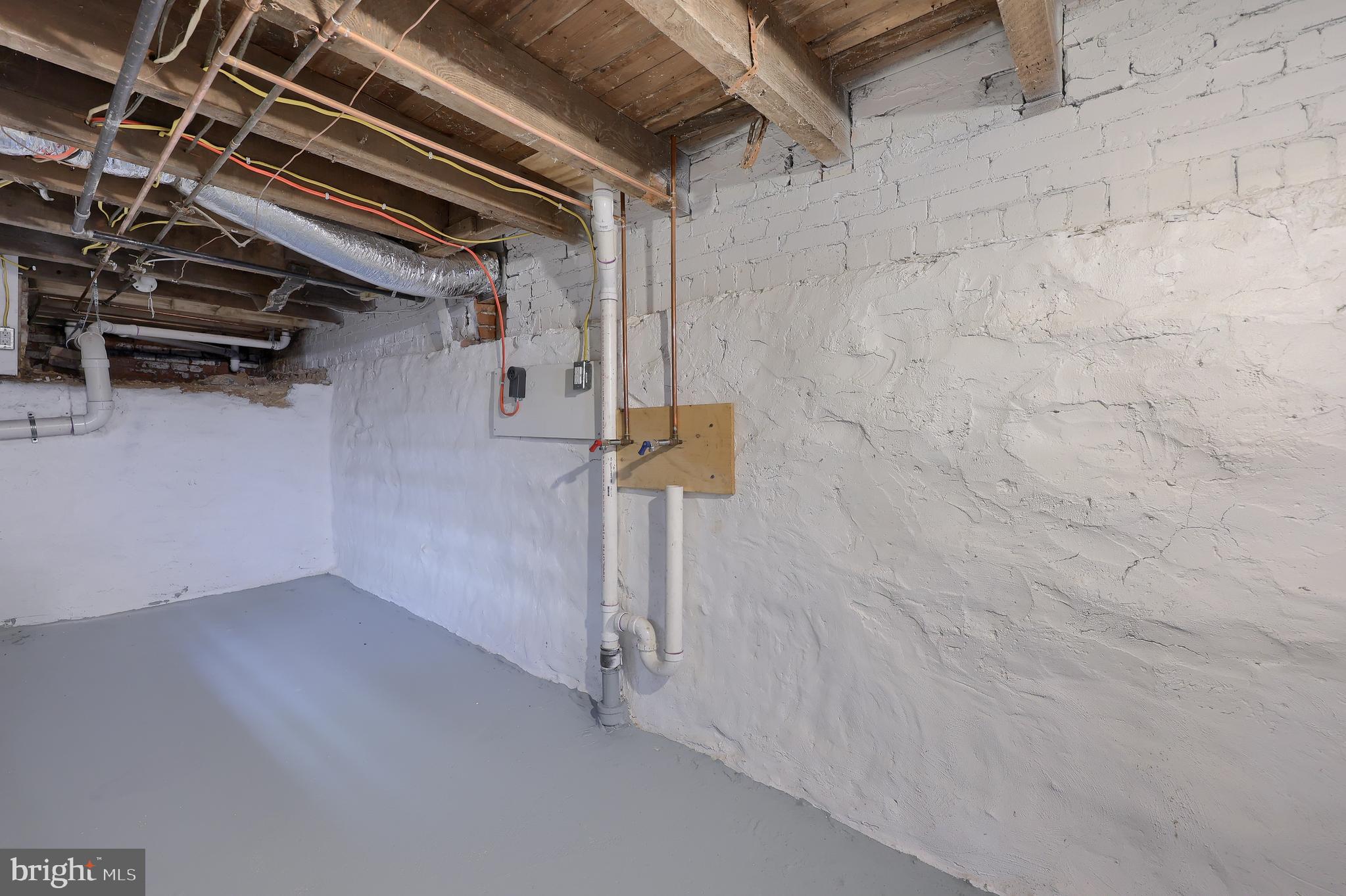 2155 ADAMS STREET