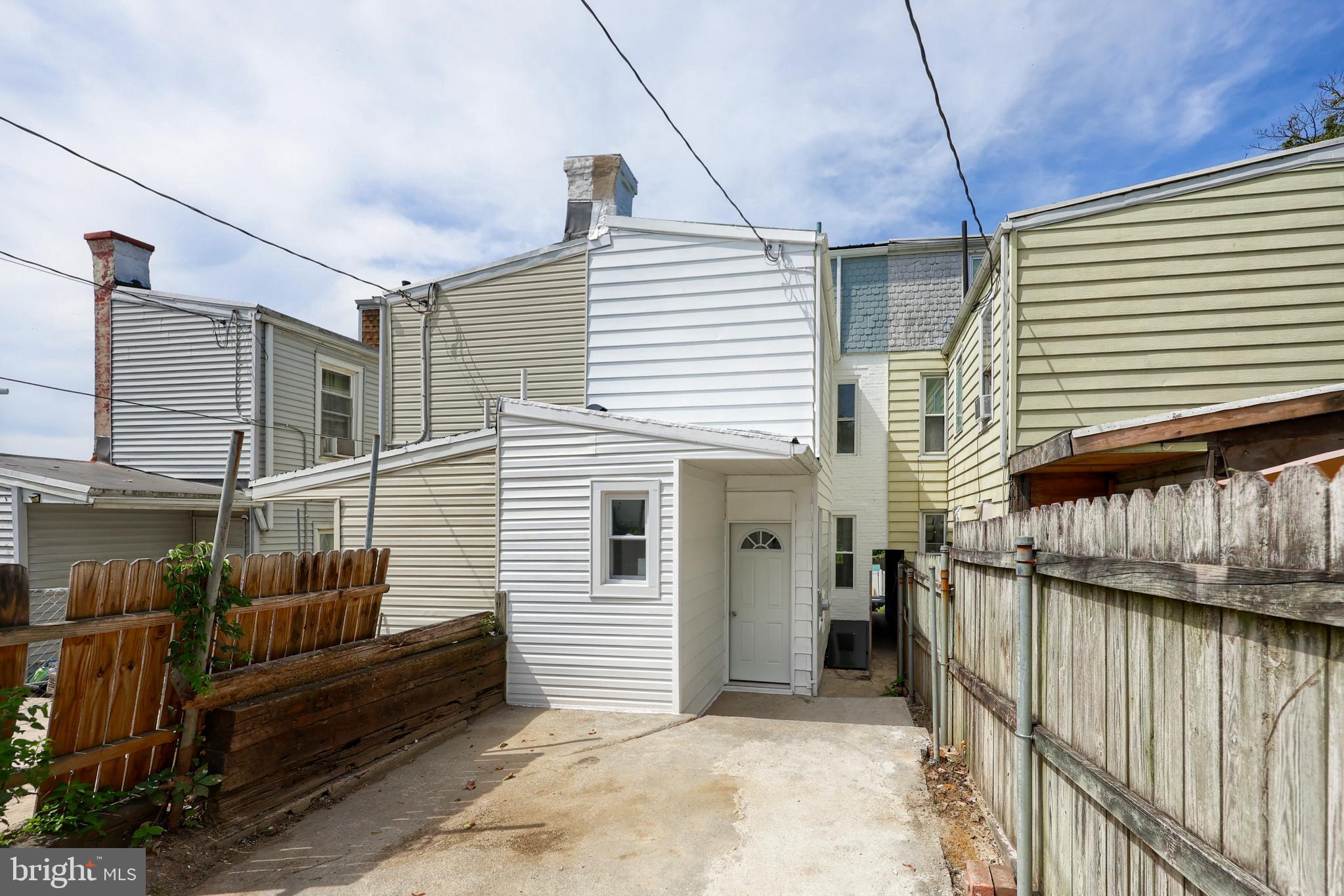 2155 ADAMS STREET