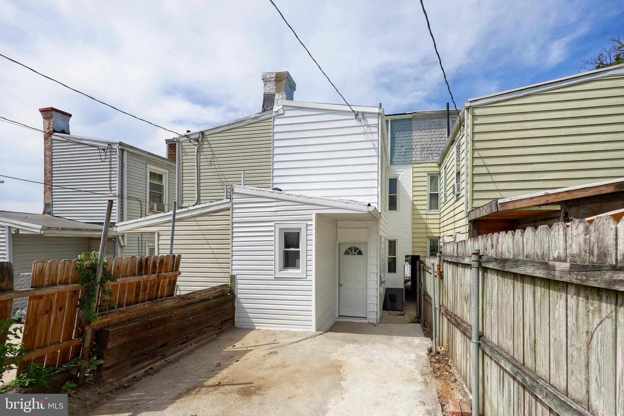 2155 ADAMS STREET
