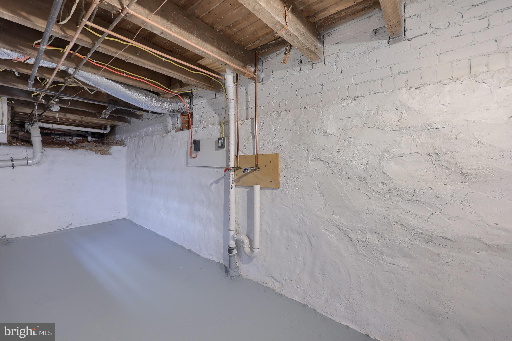 2155 ADAMS STREET