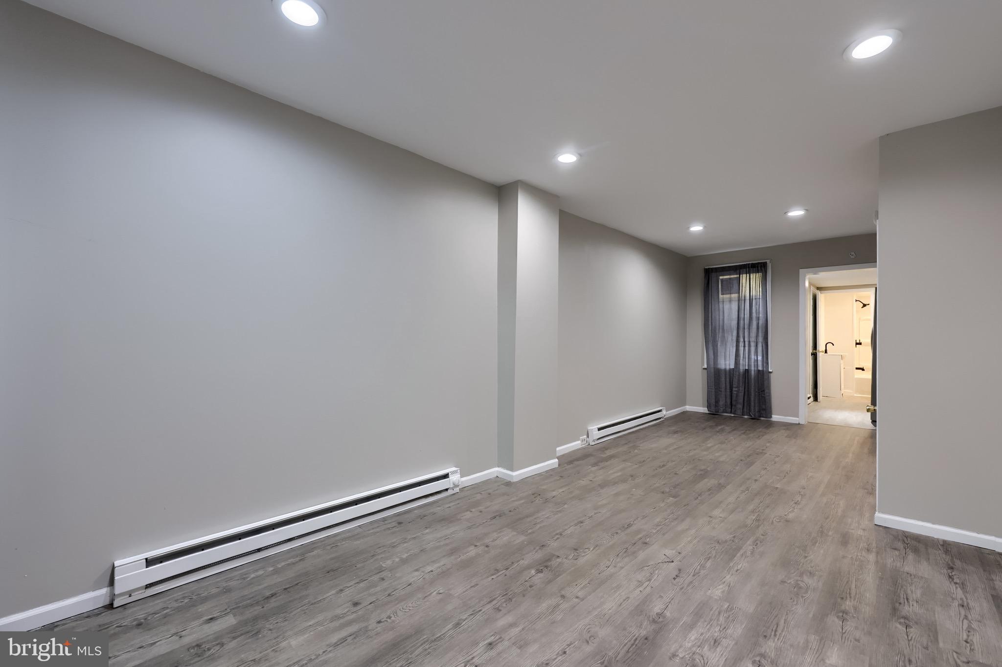 1047 MUHLENBERG STREET