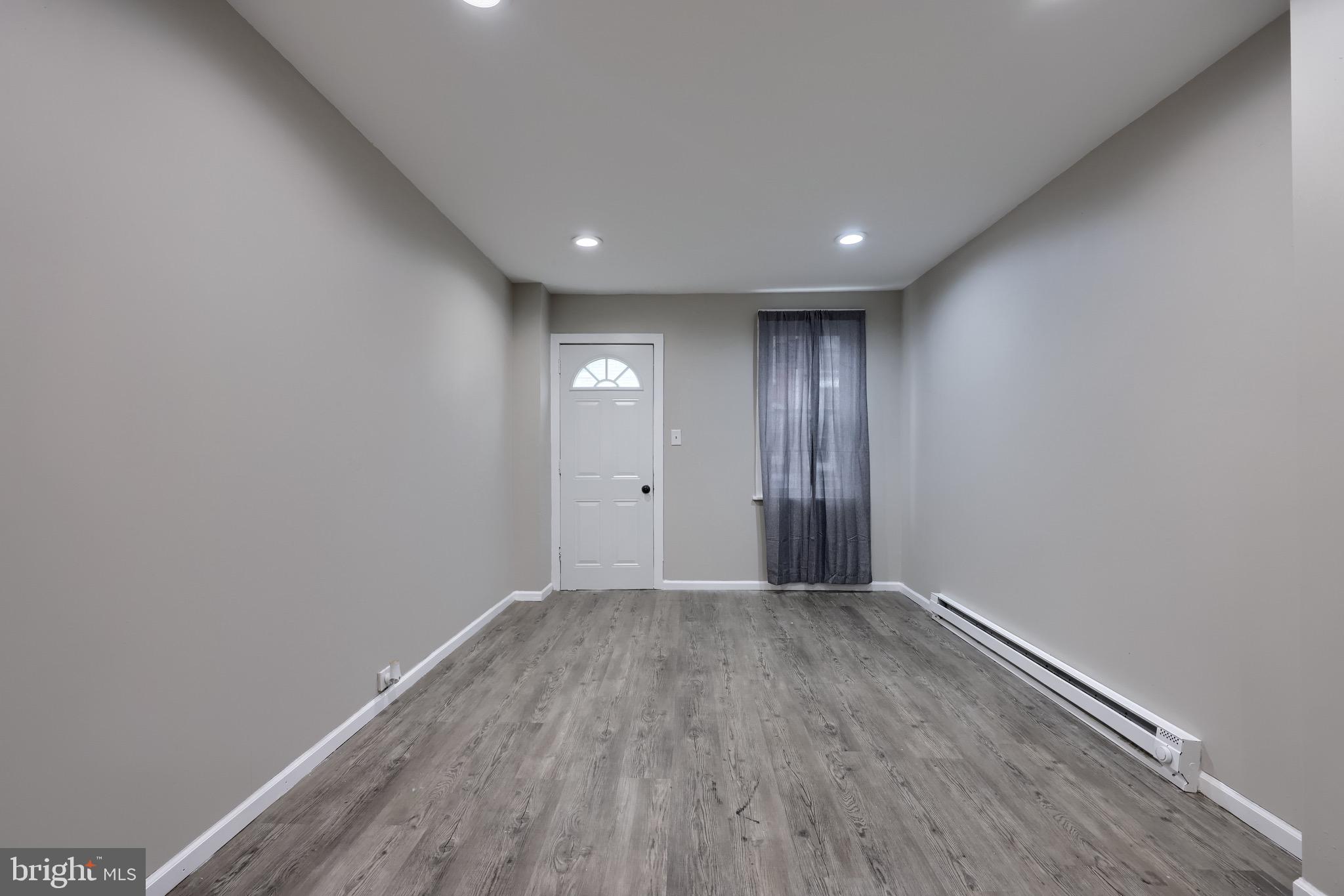 1047 MUHLENBERG STREET