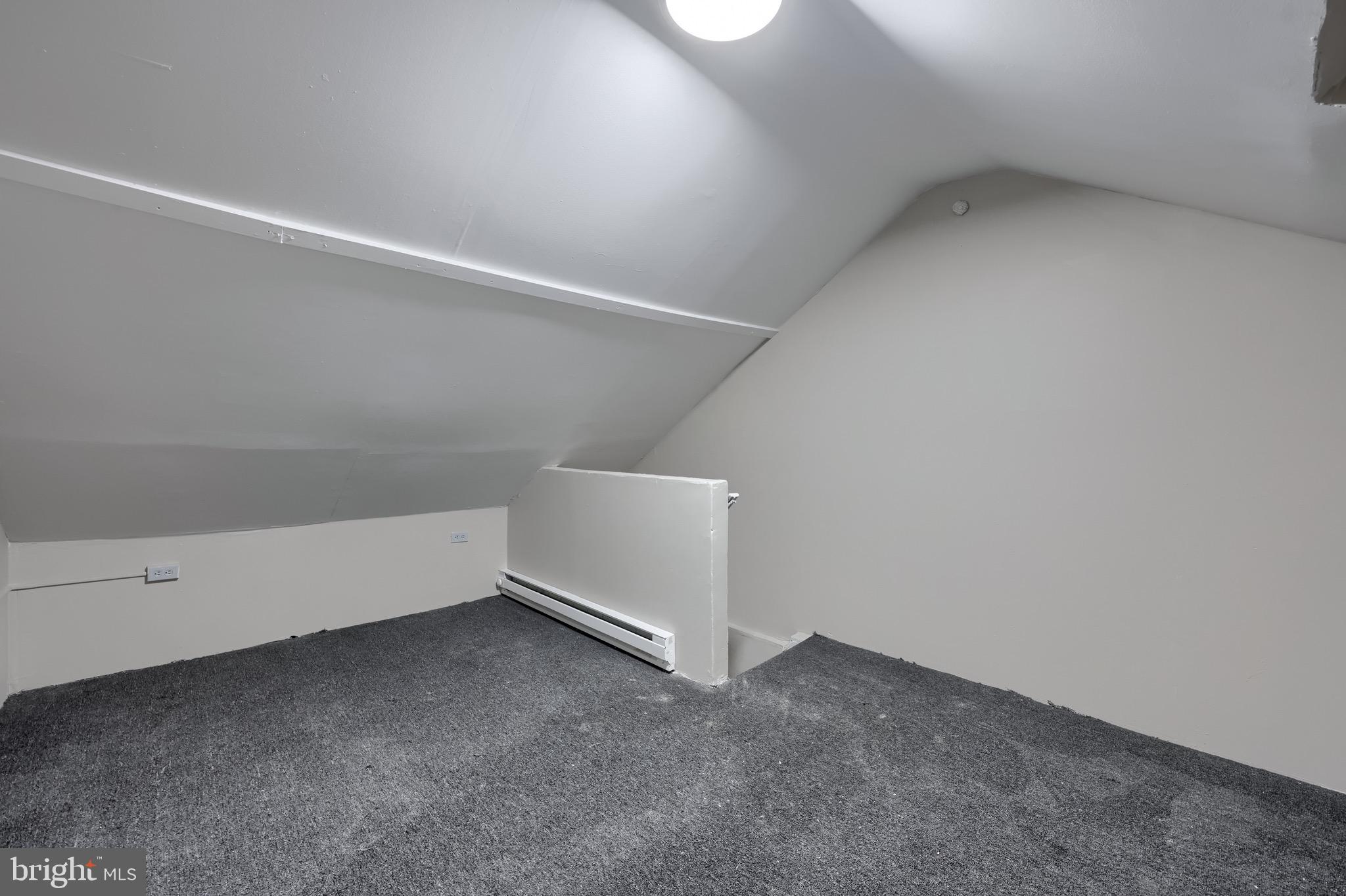 1047 MUHLENBERG STREET