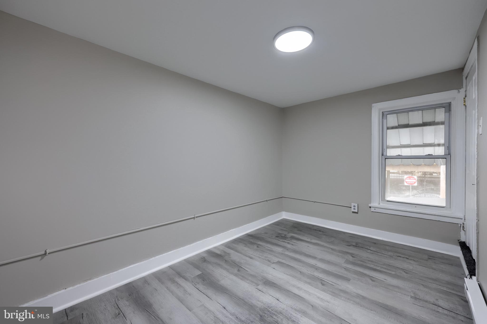 1047 MUHLENBERG STREET