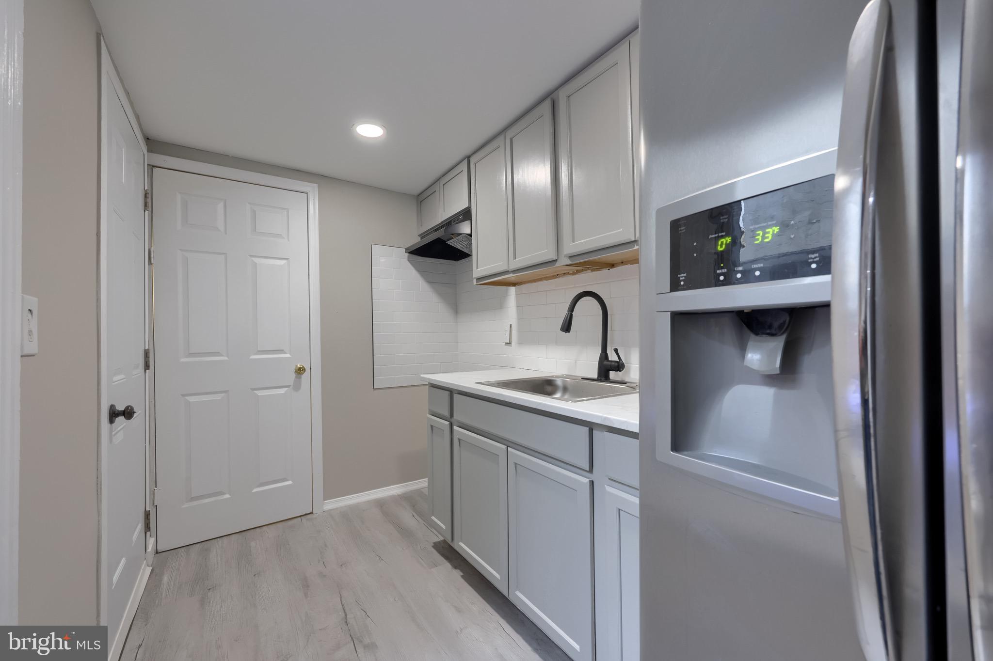 1047 MUHLENBERG STREET