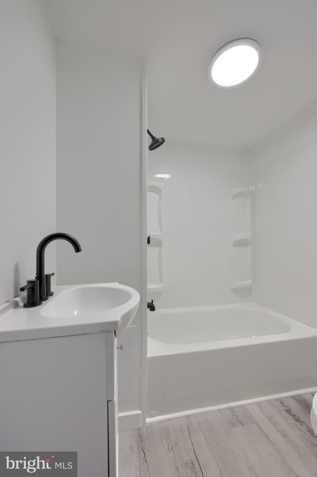 1047 MUHLENBERG STREET