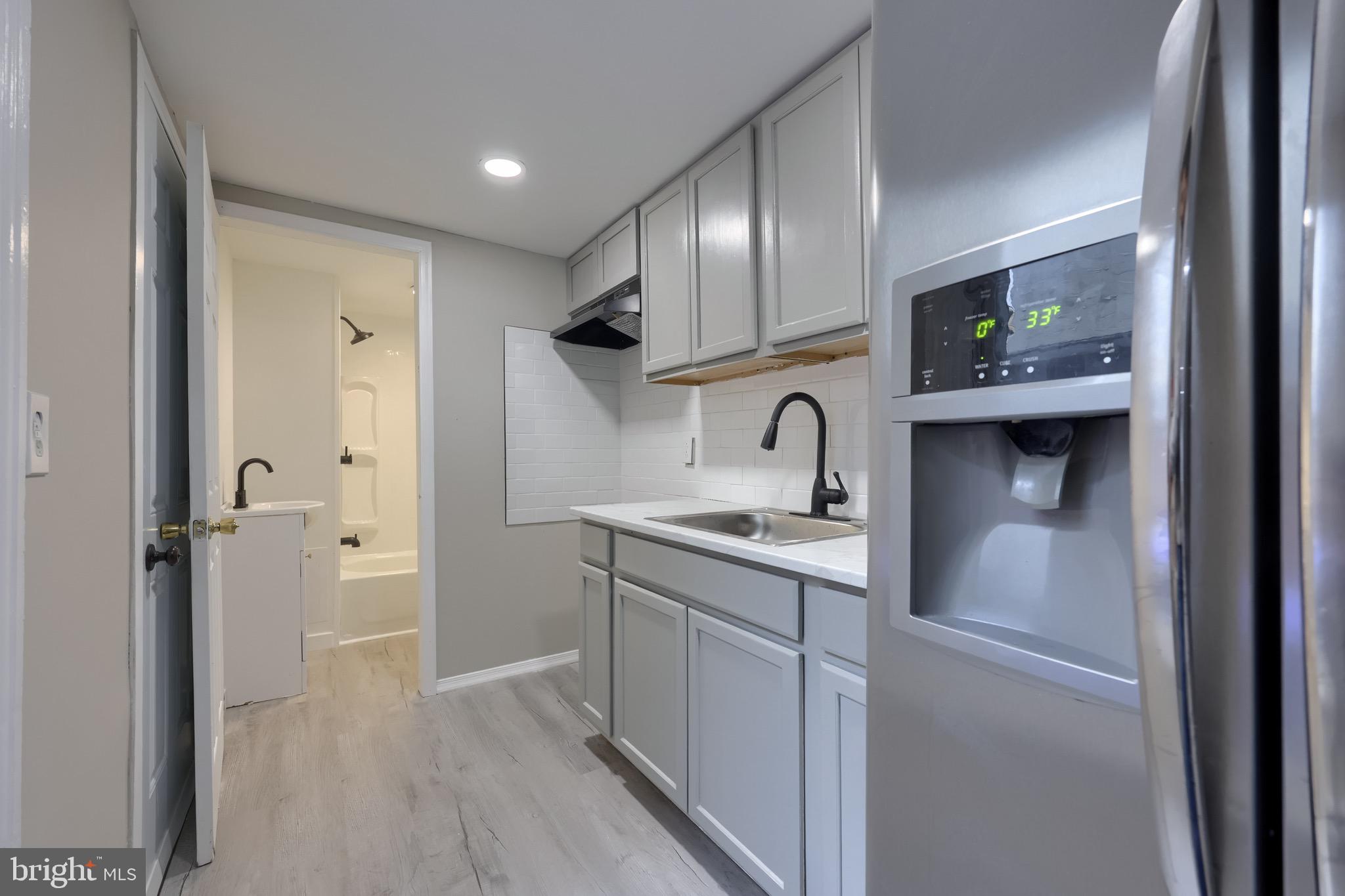 1047 MUHLENBERG STREET