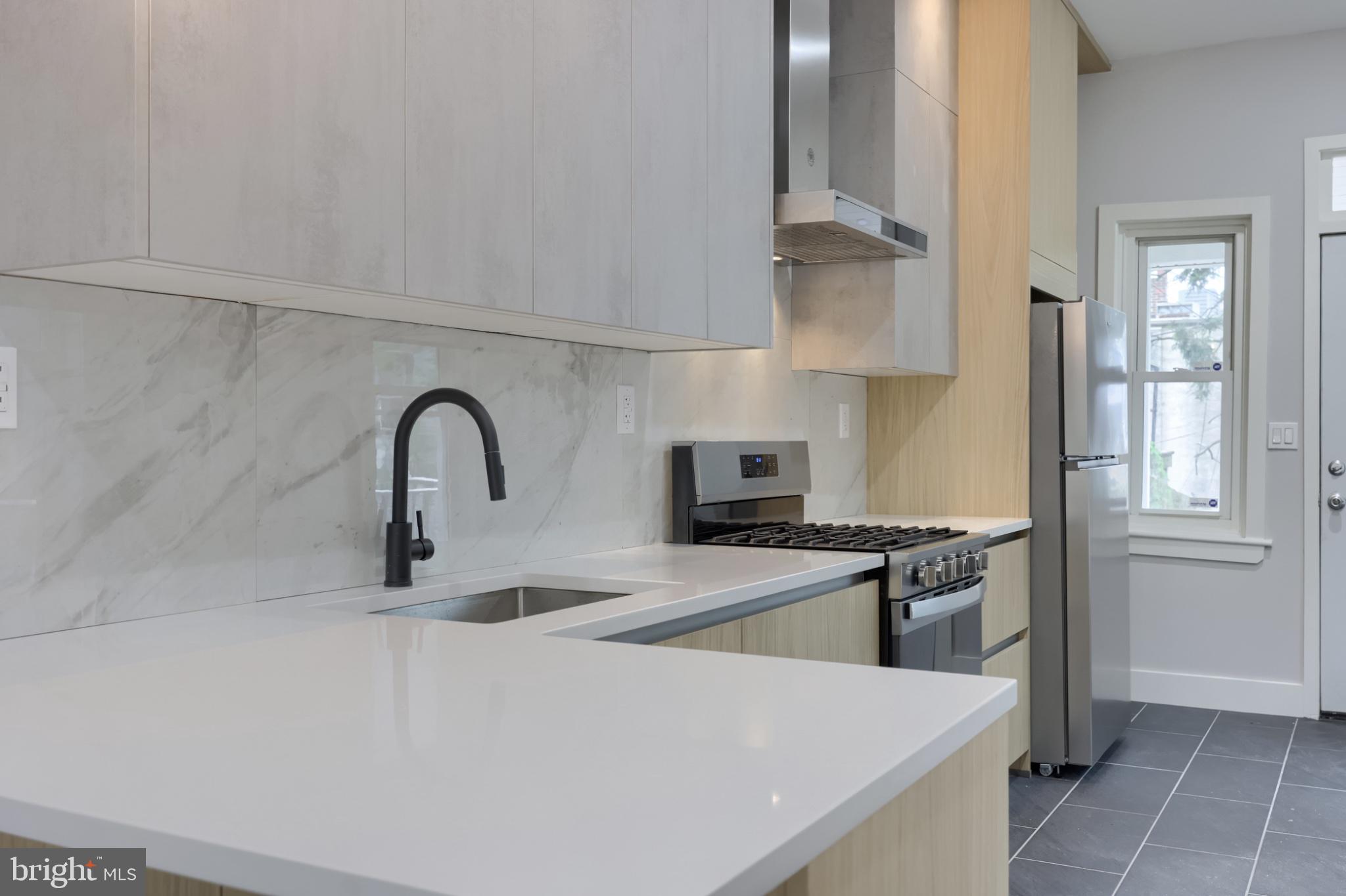 42 N 11TH STREET