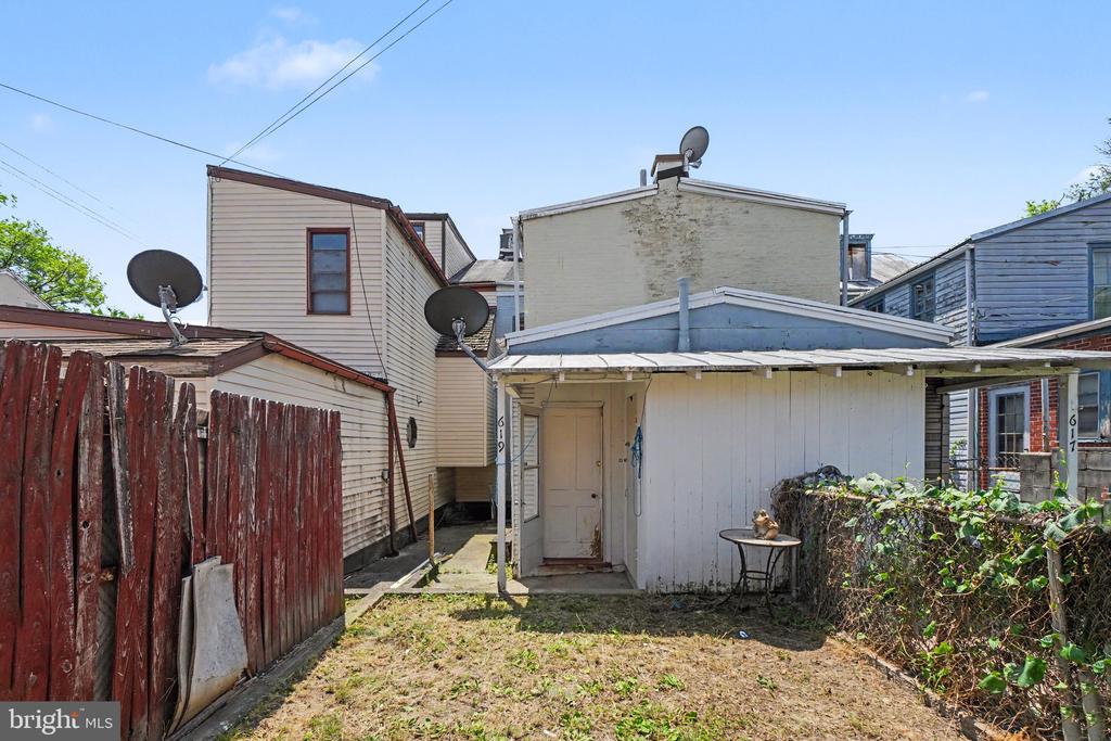 619 WILLOW STREET