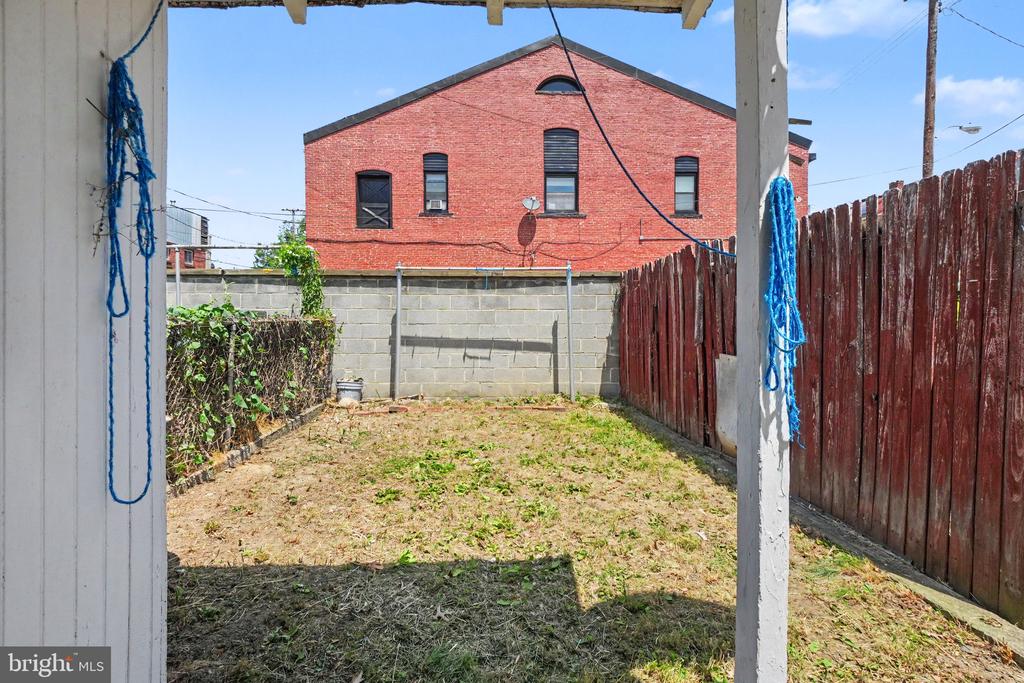 619 WILLOW STREET