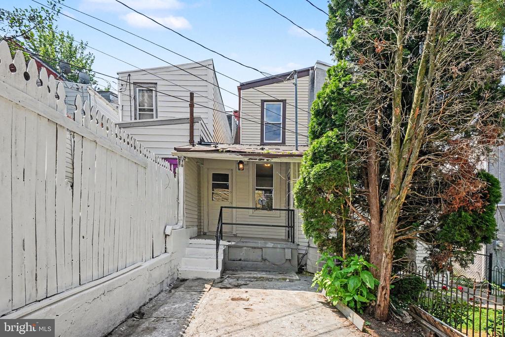 1207 OLEY STREET