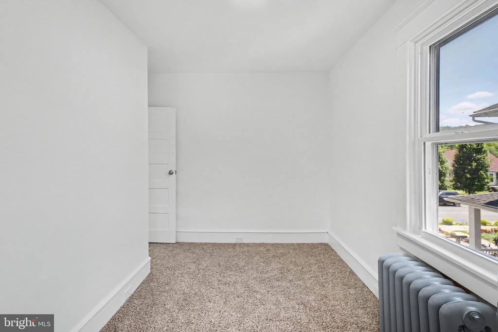 4 MYRTLE AVENUE