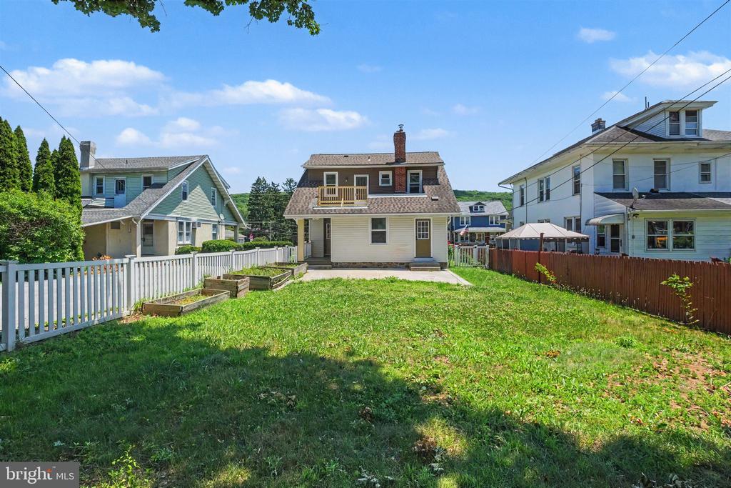 4 MYRTLE AVENUE