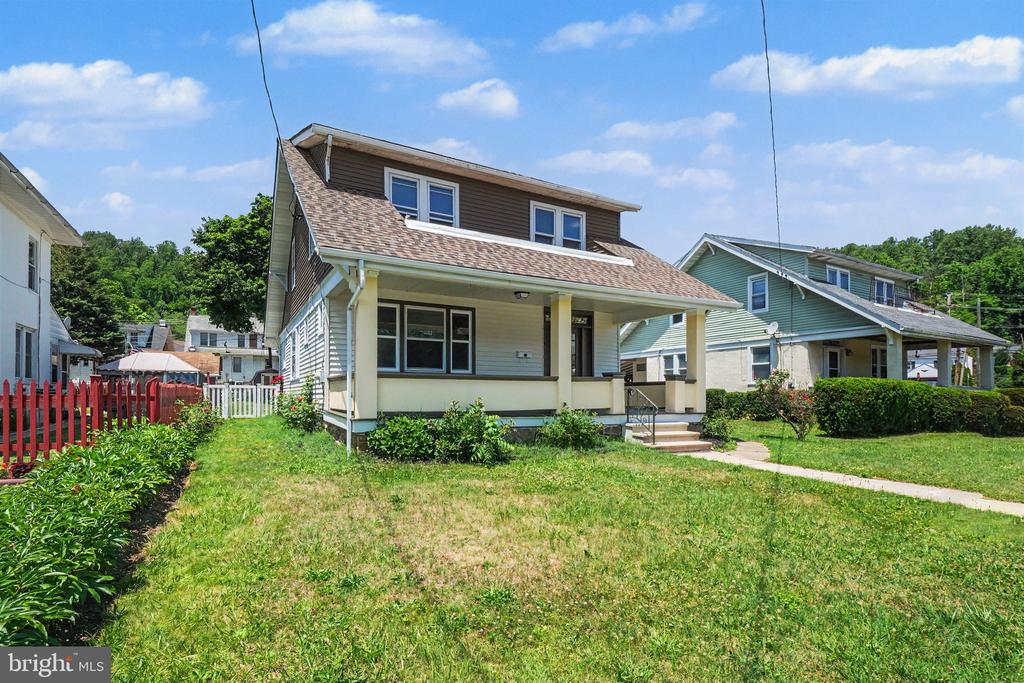 4 MYRTLE AVENUE