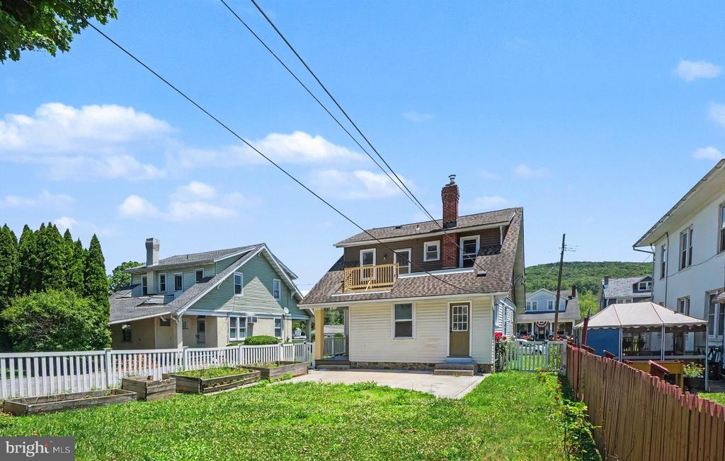 4 MYRTLE AVENUE