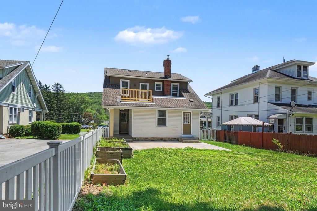 4 MYRTLE AVENUE