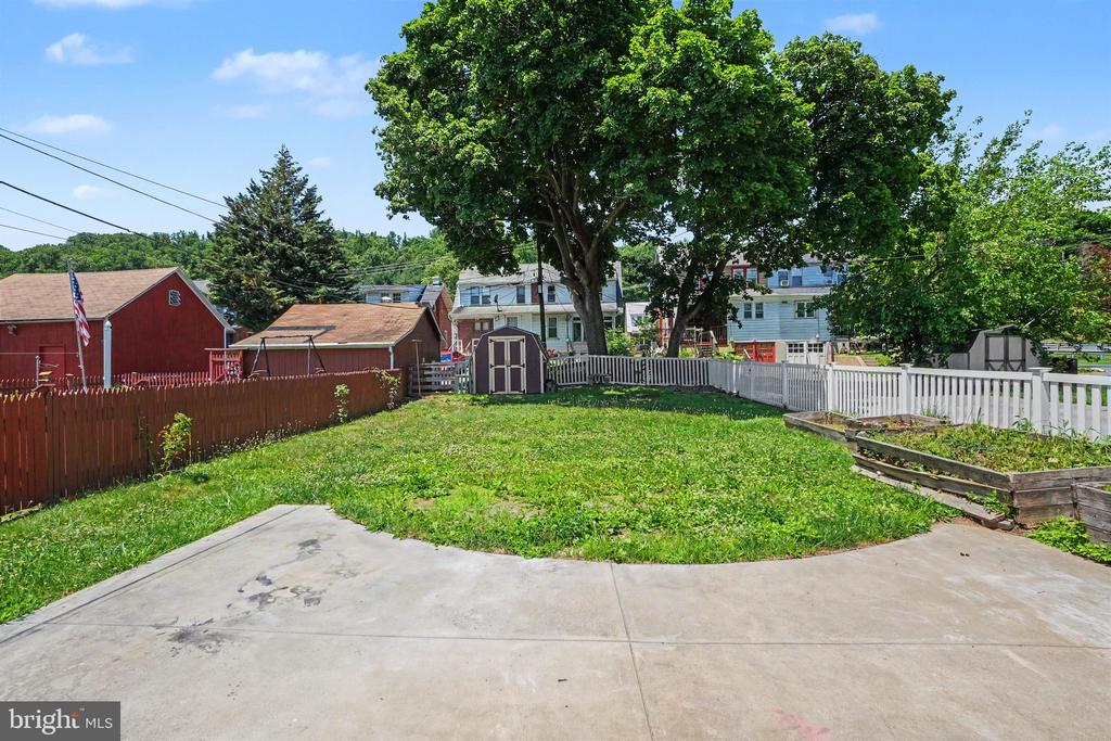 4 MYRTLE AVENUE