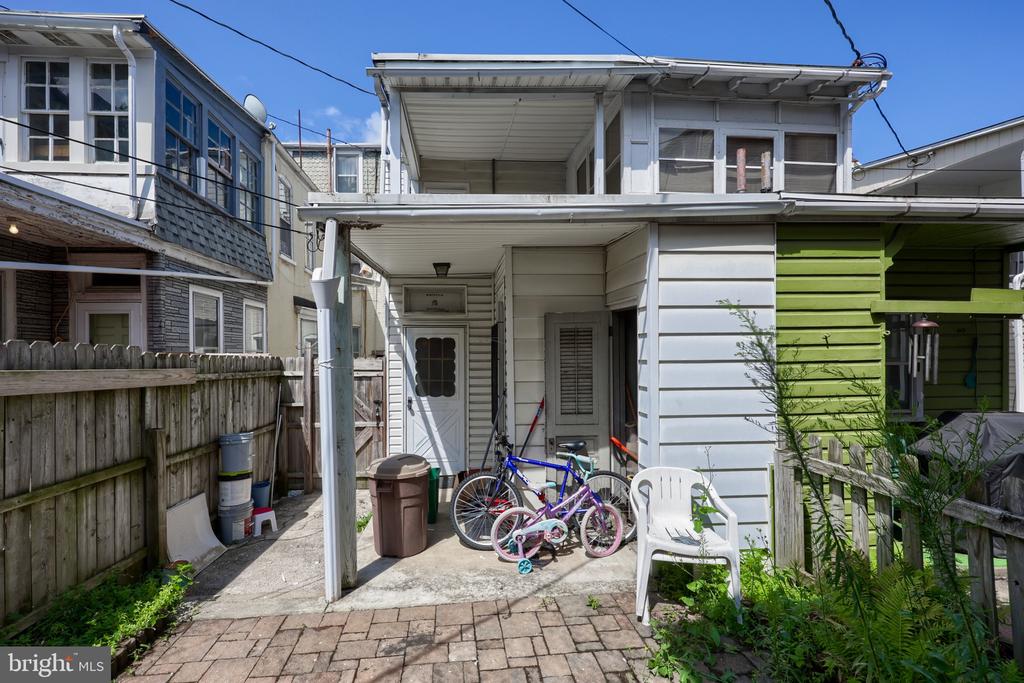 1047 N FRONT STREET