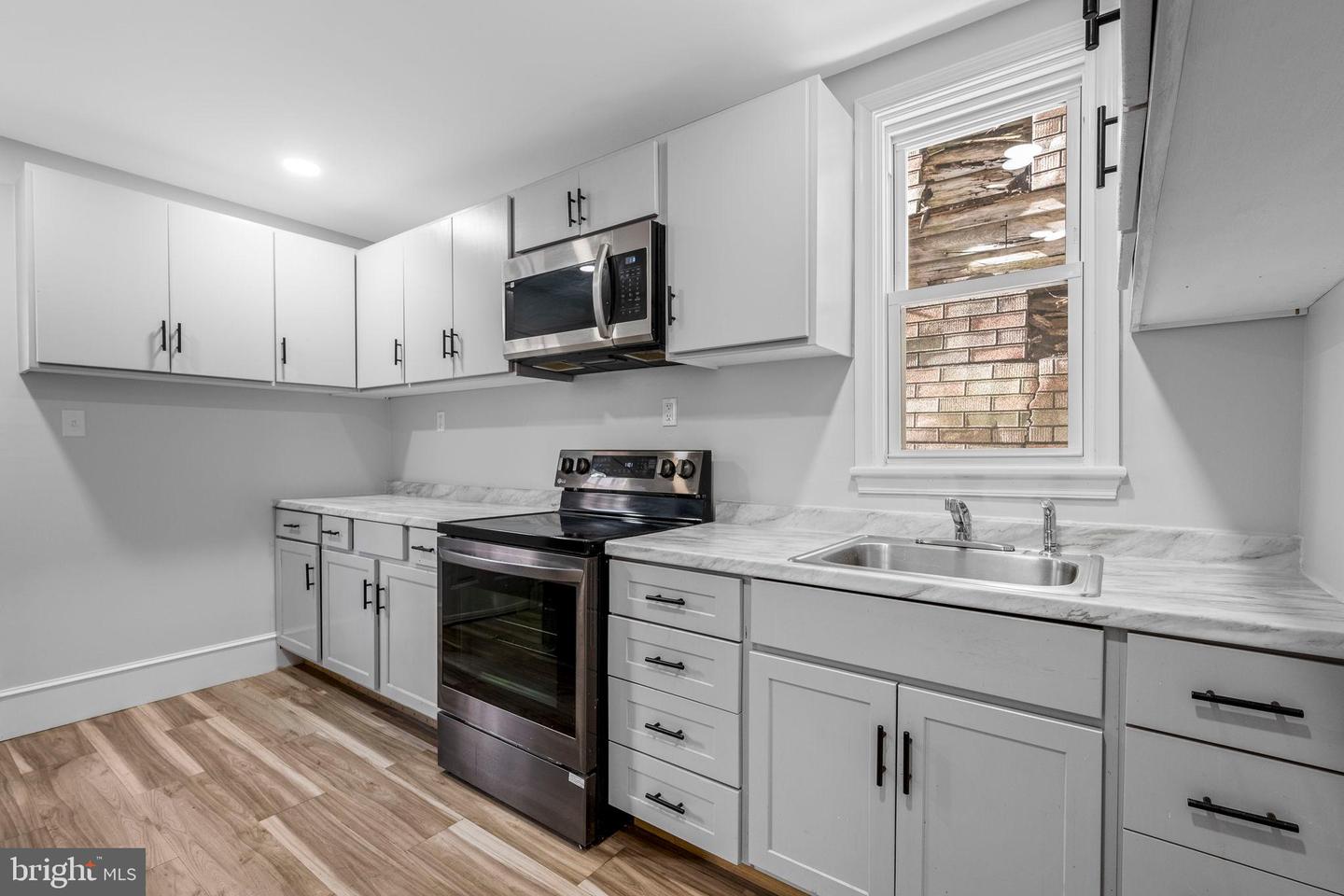 130 W Spruce St