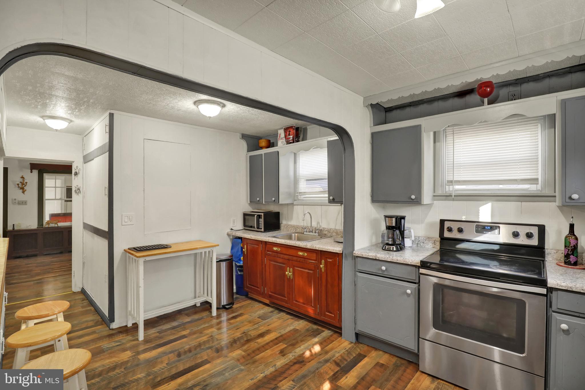 336 LAKE FRONT DRIVE