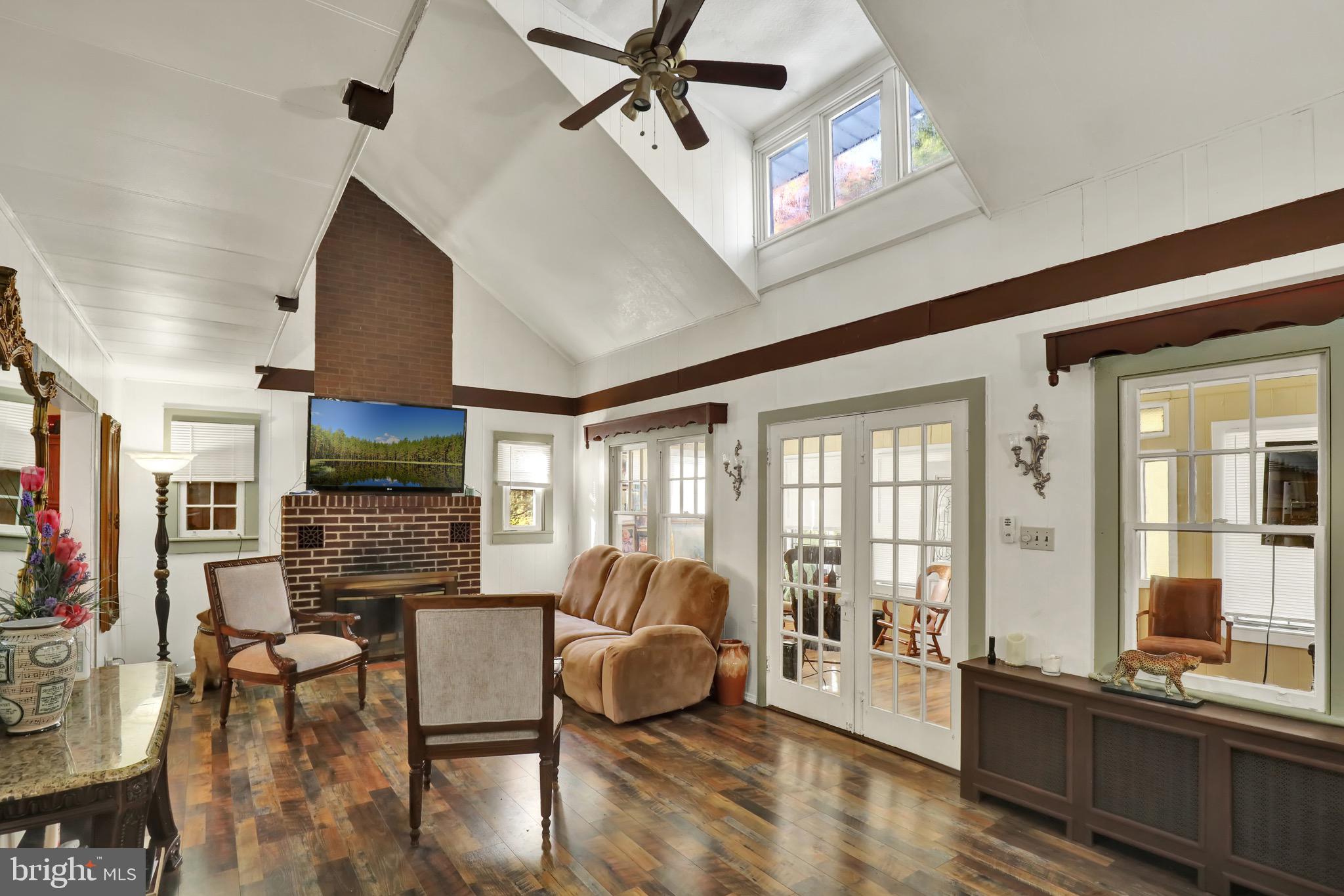 336 LAKE FRONT DRIVE