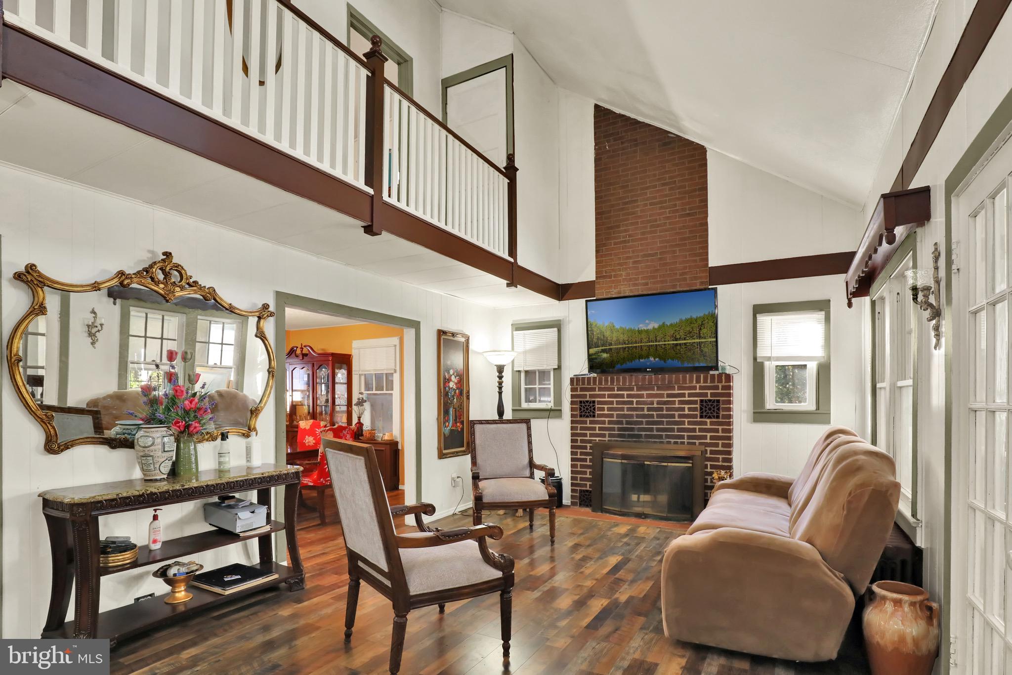 336 LAKE FRONT DRIVE