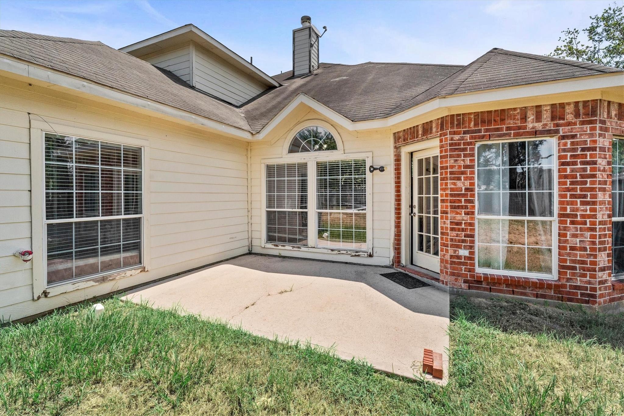 8214 Creekside Willow Court
