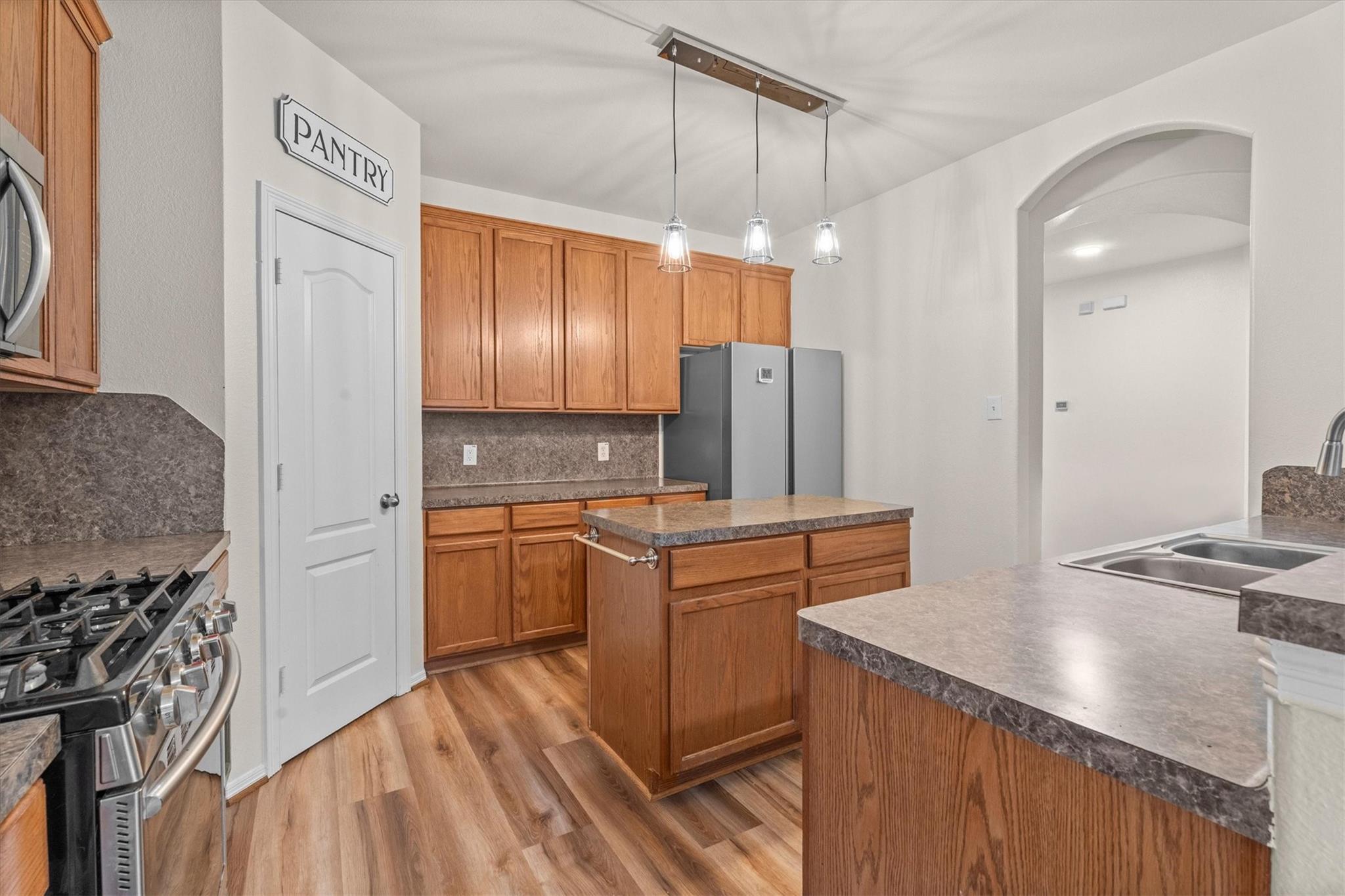 1069 Shadow Glenn Drive