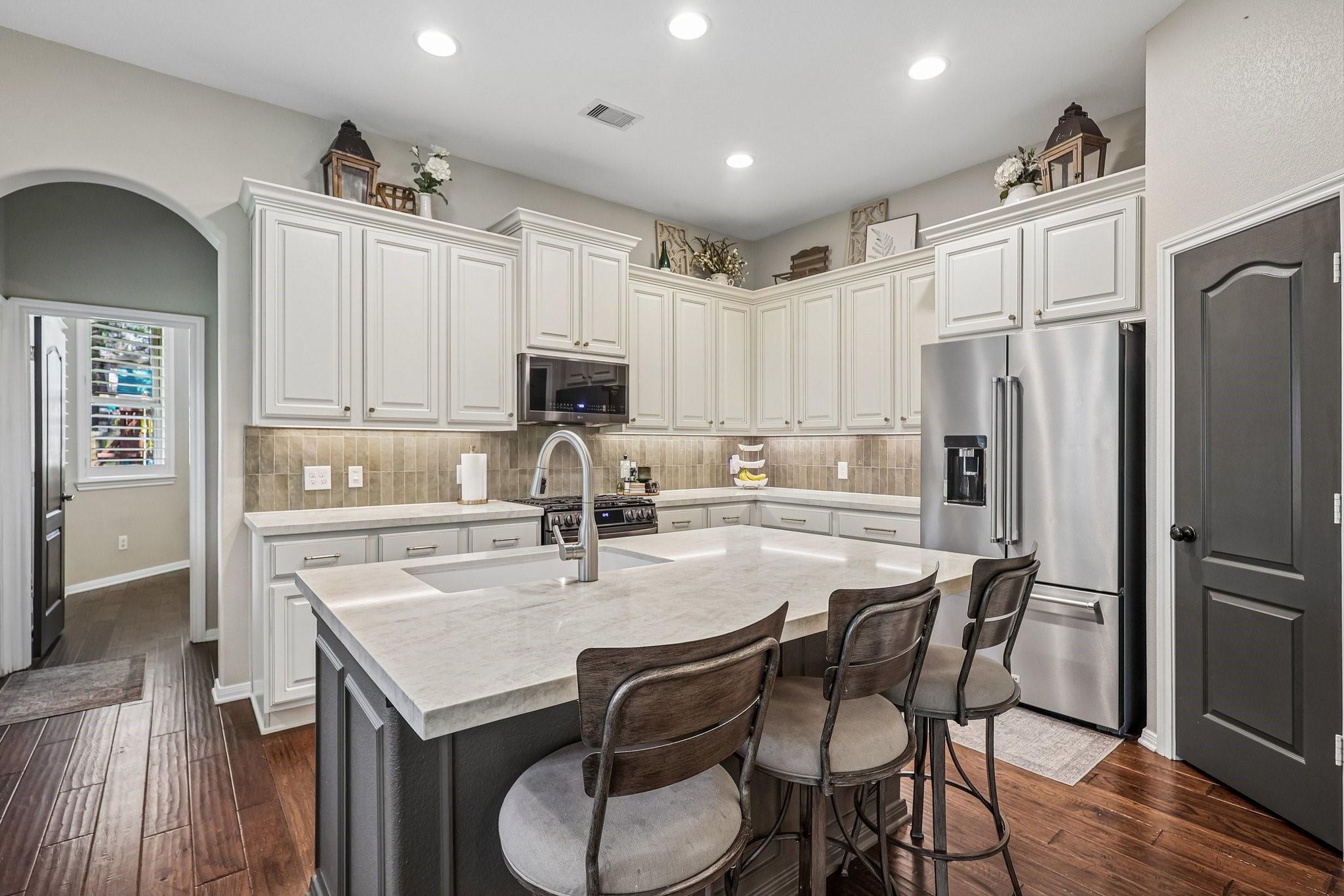 54 W Wolf Cabin Circle