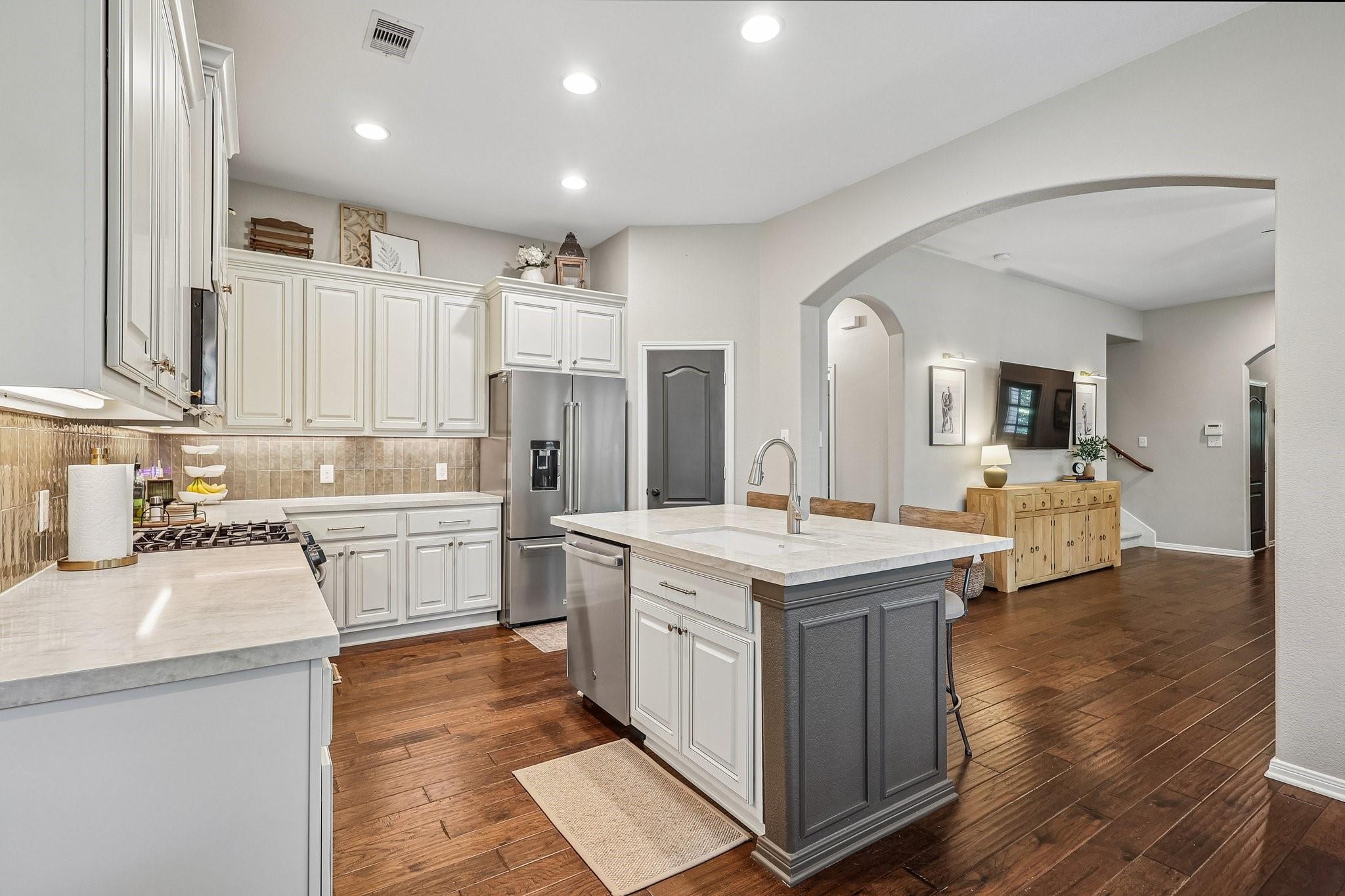 54 W Wolf Cabin Circle